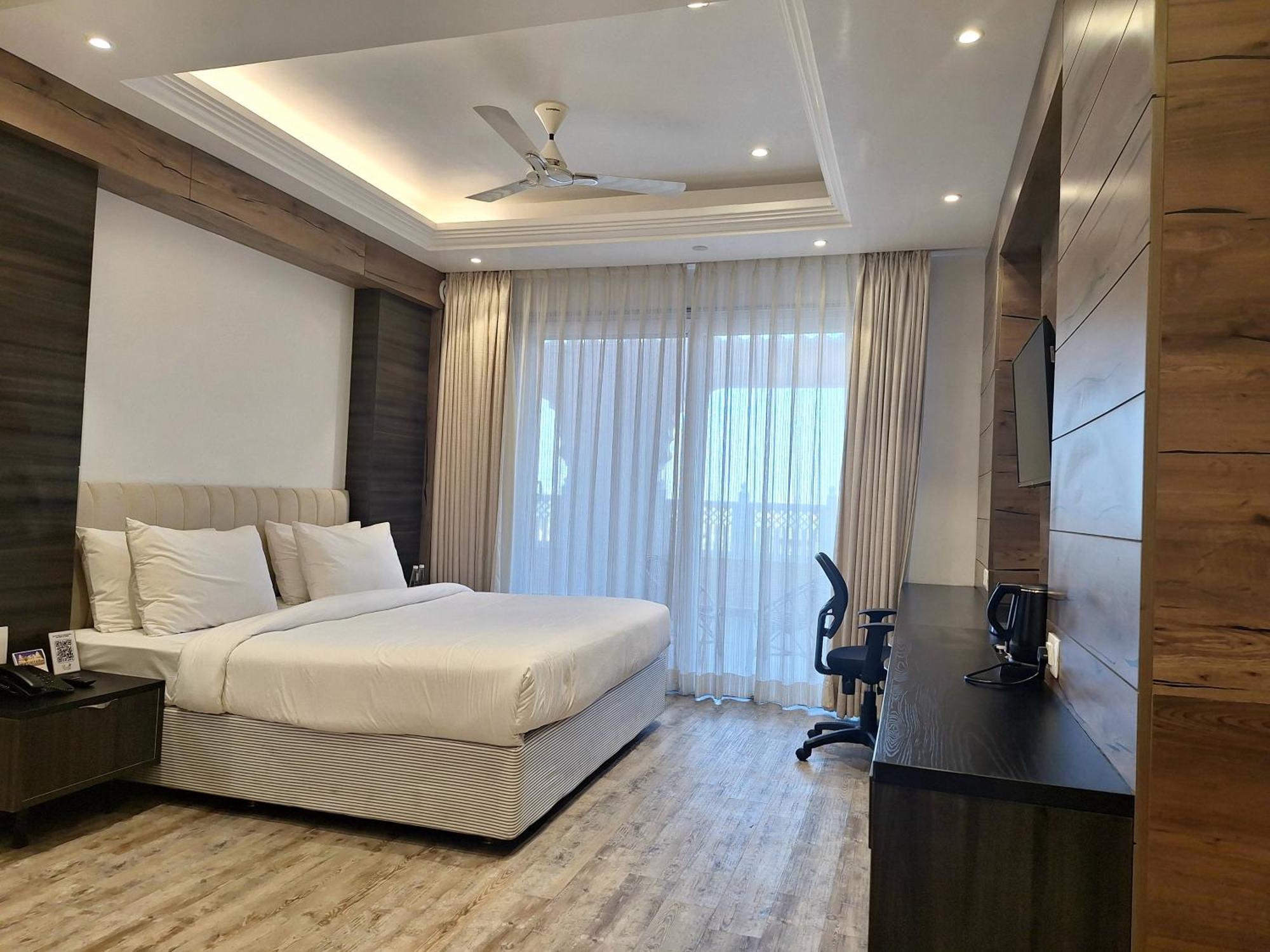 The Utopia Resort Sanchi Экстерьер фото